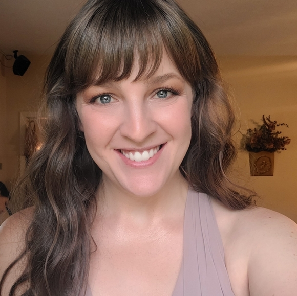 Meet your Posher, Lana - Picture 1 of 4